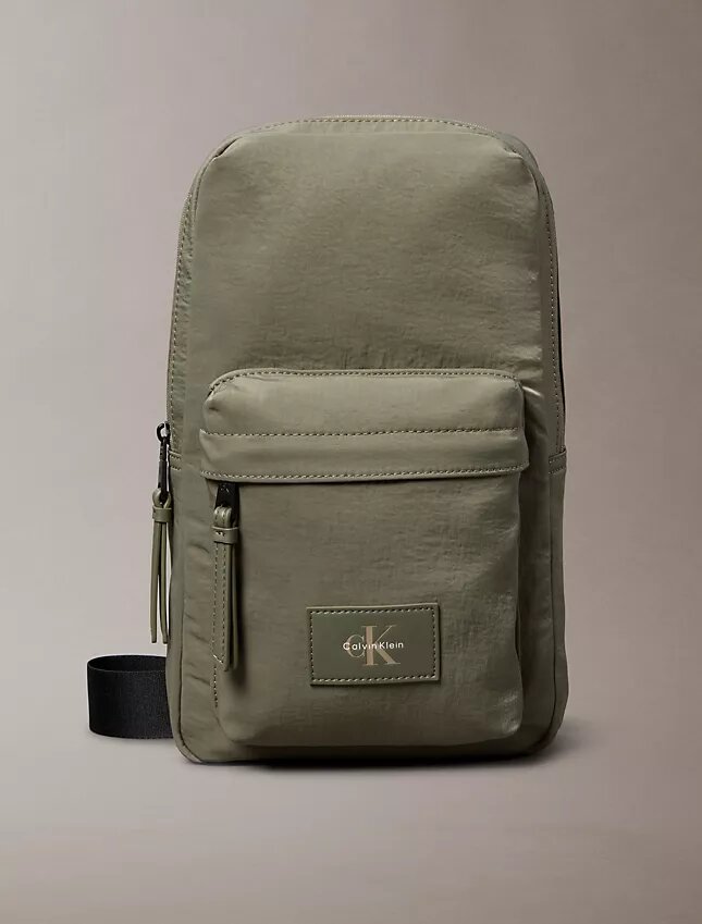 Bolsa tipo sling em nylon Bolsa tipo sling em nylon