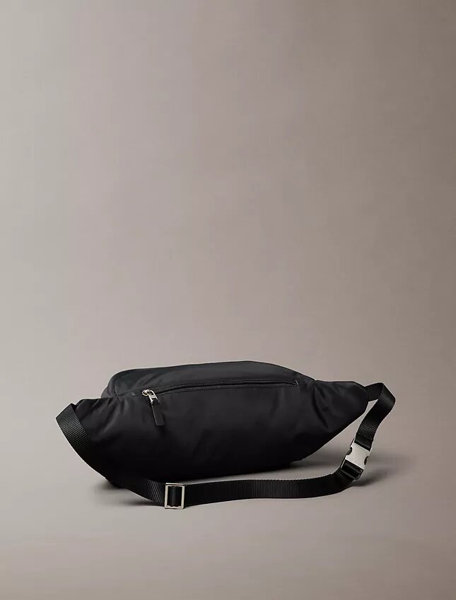 Bolsa tipo sling em nylon Bolsa tipo sling em nylon