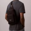 Bolsa tipo sling em nylon Bolsa tipo sling em nylon
