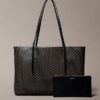 Bolsa Tote com Logótipo Emblemático em Toda a Superfície e Bolsa Bolsa Tote com Logótipo Emblemático em Toda a Superfície e Bolsa
