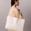 Bolsa Tote com Logótipo Emblemático em Toda a Superfície e Bolsa Bolsa Tote com Logótipo Emblemático em Toda a Superfície e Bolsa