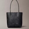 Bolsa Tote Pequena com Emblema em Relevo Bolsa Tote Pequena com Emblema em Relevo