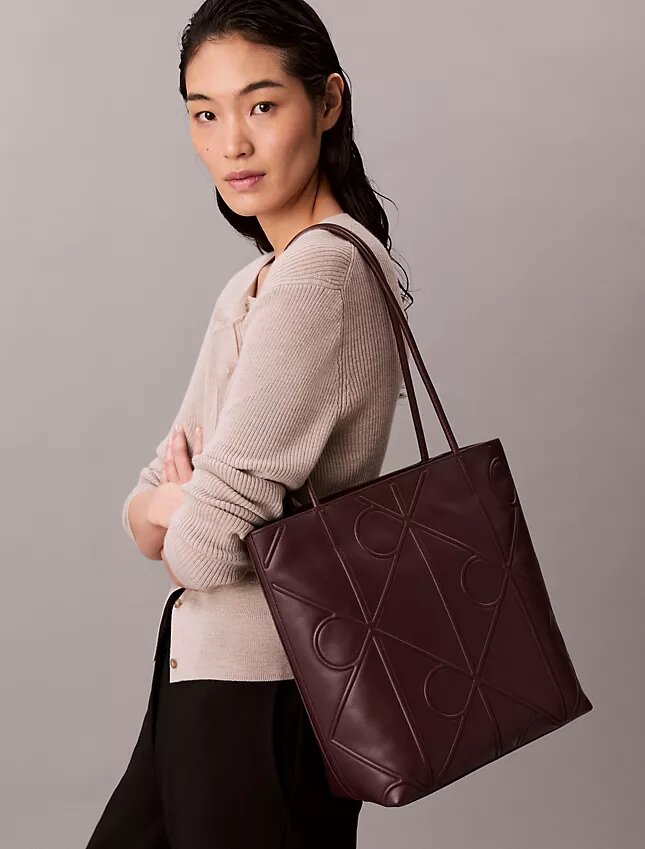 Bolsa Tote Pequena com Emblema em Relevo Bolsa Tote Pequena com Emblema em Relevo