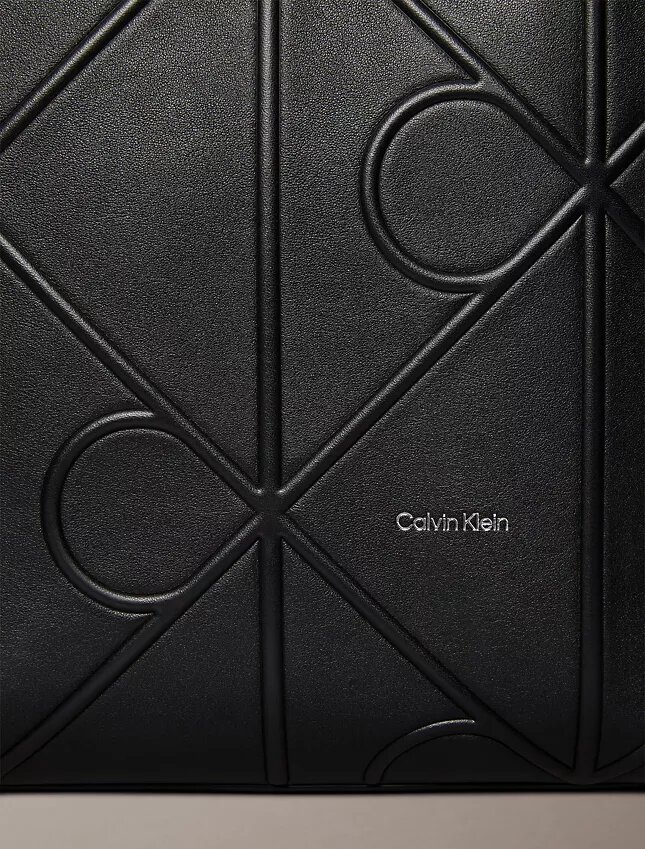 Bolsa Tote Pequena com Emblema em Relevo Bolsa Tote Pequena com Emblema em Relevo