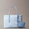 Bolsa Tote Pequena em Denim com Logótipo Emblemático em Toda a Superfície Bolsa Tote Pequena em Denim com Logótipo Emblemático em Toda a Superfície
