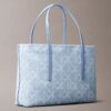 Bolsa Tote Pequena em Denim com Logótipo Emblemático em Toda a Superfície Bolsa Tote Pequena em Denim com Logótipo Emblemático em Toda a Superfície