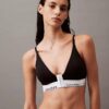 Bralette triangular com fecho frontal, ligeiramente forrada, em algodão e Modal