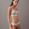 Bralette triangular com fecho frontal, ligeiramente forrada, em algodão e Modal