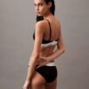 Bralette triangular com fecho frontal, ligeiramente forrada, em algodão e Modal