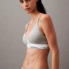 Bralette triangular com fecho frontal, ligeiramente forrada, em algodão e Modal