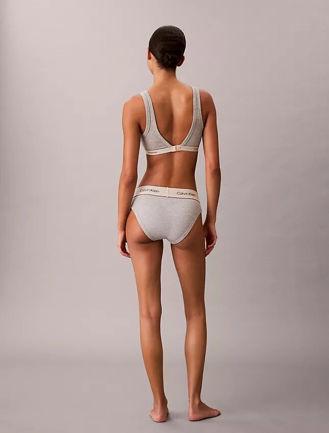 Bralette triangular com forro leve em Cotton Stretch de inspiração tradicional Bralette triangular com forro leve em Cotton Stretch de inspiração tradicional