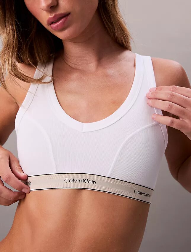 Bralette triangular com forro leve em Cotton Stretch de inspiração tradicional Bralette triangular com forro leve em Cotton Stretch de inspiração tradicional