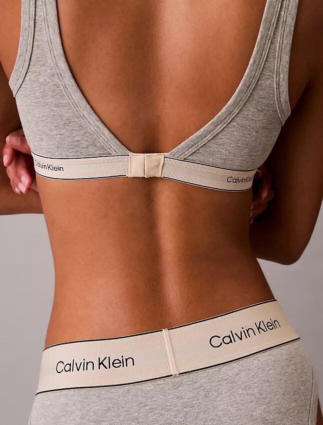 Bralette triangular com forro leve em Cotton Stretch de inspiração tradicional Bralette triangular com forro leve em Cotton Stretch de inspiração tradicional