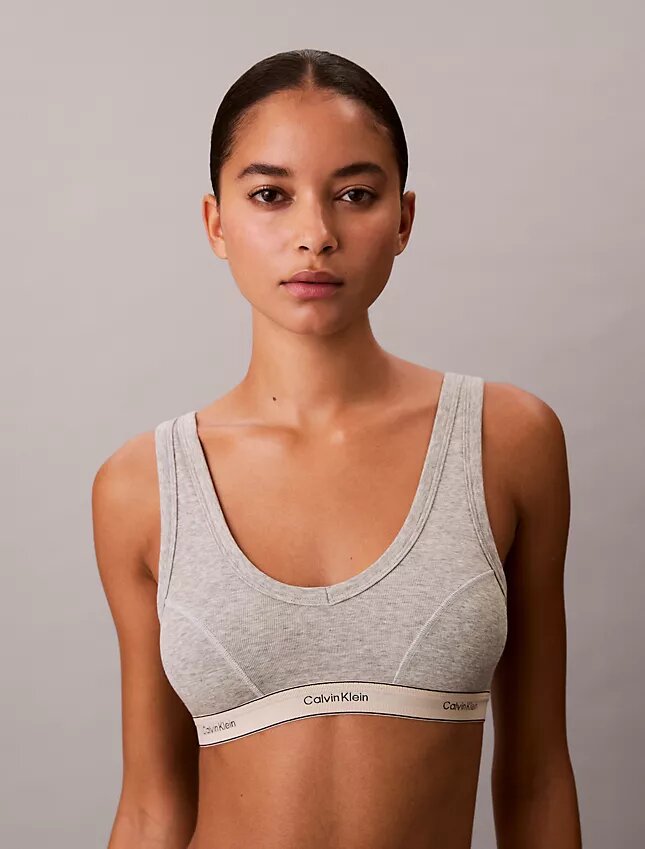 Bralette triangular com forro leve em Cotton Stretch de inspiração tradicional Bralette triangular com forro leve em Cotton Stretch de inspiração tradicional