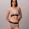 Bralette triangular com forro leve, em microfibra elástica com Monogram gráfico Bralette triangular com forro leve, em microfibra elástica com Monogram gráfico