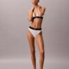 Bralette triangular com forro leve, em microfibra elástica com Monogram gráfico Bralette triangular com forro leve, em microfibra elástica com Monogram gráfico