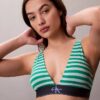 Bralette triangular com forro leve, em microfibra elástica com Monogram gráfico Bralette triangular com forro leve, em microfibra elástica com Monogram gráfico