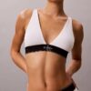 Bralette triangular com forro leve, em microfibra elástica com Monogram gráfico Bralette triangular com forro leve, em microfibra elástica com Monogram gráfico