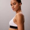 Bralette triangular com forro leve, em microfibra elástica com Monogram gráfico Bralette triangular com forro leve, em microfibra elástica com Monogram gráfico