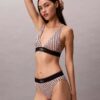Bralette triangular com forro leve, em microfibra elástica com Monogram gráfico Bralette triangular com forro leve, em microfibra elástica com Monogram gráfico
