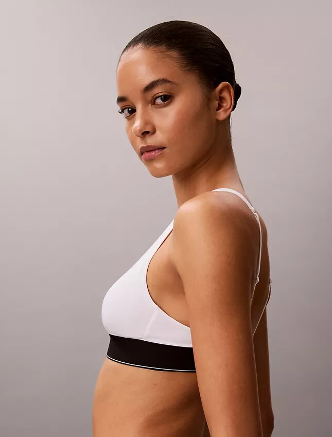 Bralette triangular com forro leve, em microfibra elástica com Monogram gráfico Bralette triangular com forro leve, em microfibra elástica com Monogram gráfico