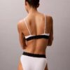 Bralette triangular com forro leve, em microfibra elástica com Monogram gráfico Bralette triangular com forro leve, em microfibra elástica com Monogram gráfico