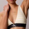 Bralette triangular com forro leve, em microfibra elástica com Monogram gráfico Bralette triangular com forro leve, em microfibra elástica com Monogram gráfico