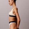 Bralette triangular com forro leve, em microfibra elástica com Monogram gráfico Bralette triangular com forro leve, em microfibra elástica com Monogram gráfico