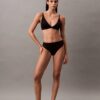 Bralette triangular com forro leve Form to Body Bralette triangular com forro leve Form to Body