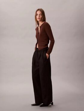 Calças chino de perna larga ajustáveis