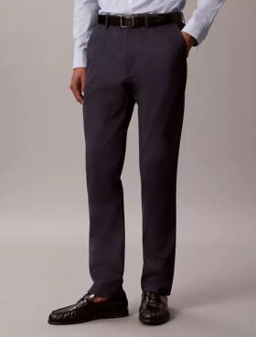 Calças chino justas em cetim de algodão Calças chino justas em cetim de algodão