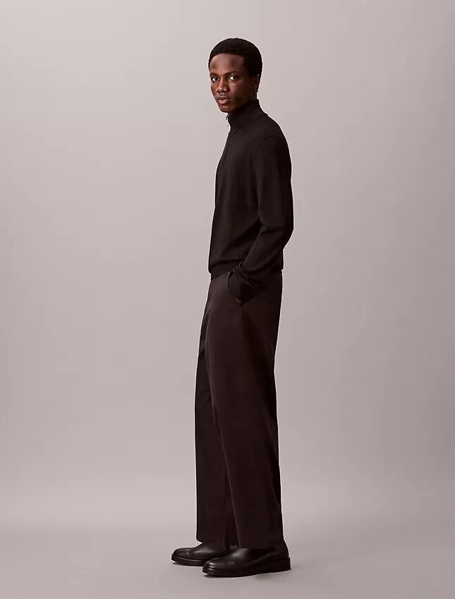 Calças Chino largas em sarja Cotton Stretch de algodão Calças Chino largas em sarja Cotton Stretch de algodão