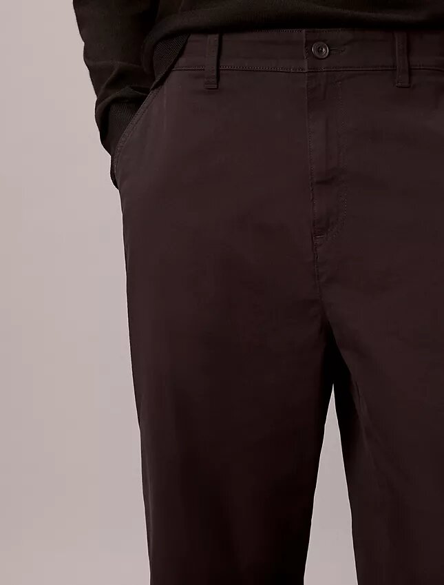 Calças Chino largas em sarja Cotton Stretch de algodão Calças Chino largas em sarja Cotton Stretch de algodão