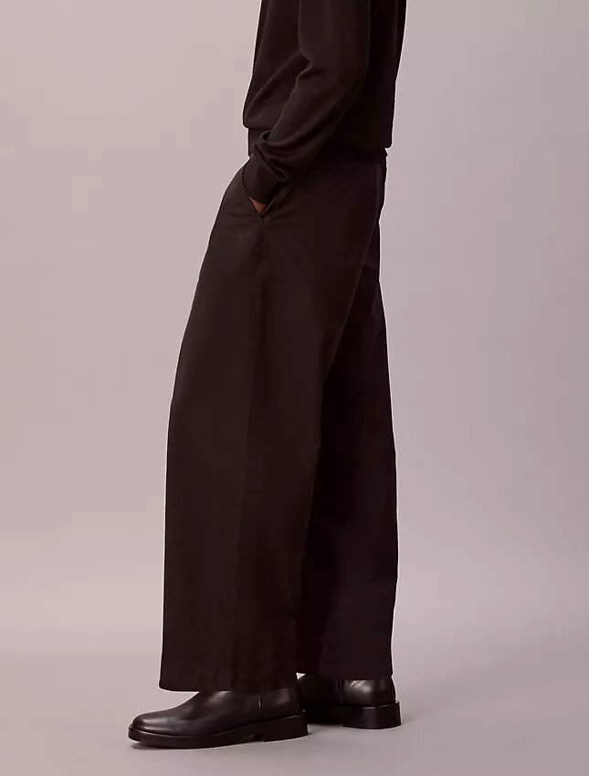 Calças Chino largas em sarja Cotton Stretch de algodão Calças Chino largas em sarja Cotton Stretch de algodão