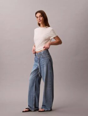 Calças de jeans largas de cintura baixa com cinto