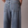 Calças de jeans largas de cintura baixa com cinto