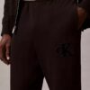 Calças de treino com patch Monogram em malha polar Calças de treino com patch Monogram em malha polar