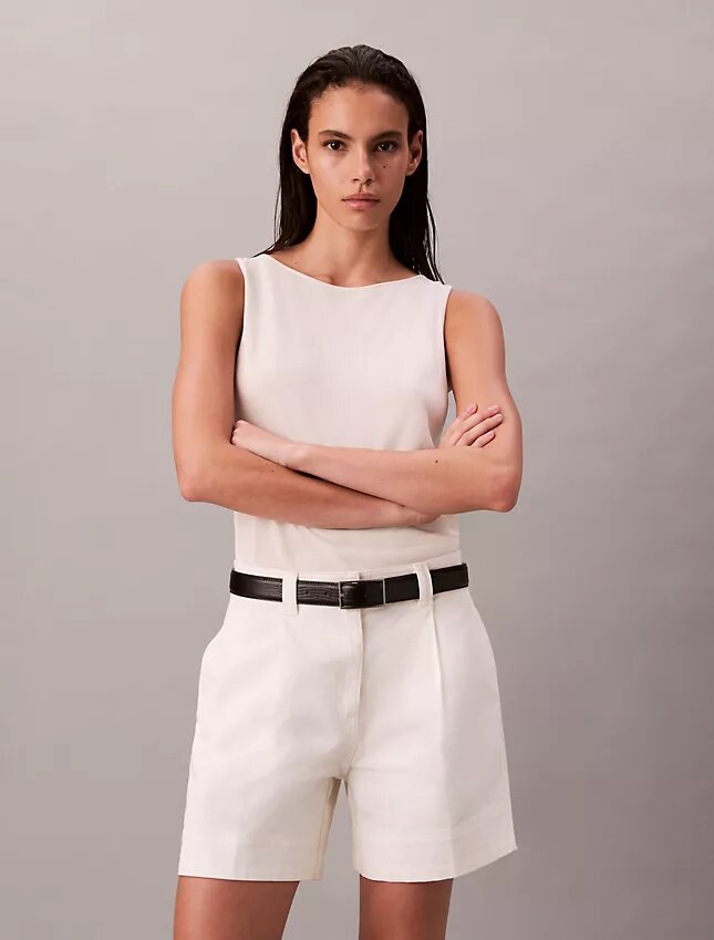 Calções Bermuda em sarja Cotton Stretch de algodão com pregas Calções Bermuda em sarja Cotton Stretch de algodão com pregas