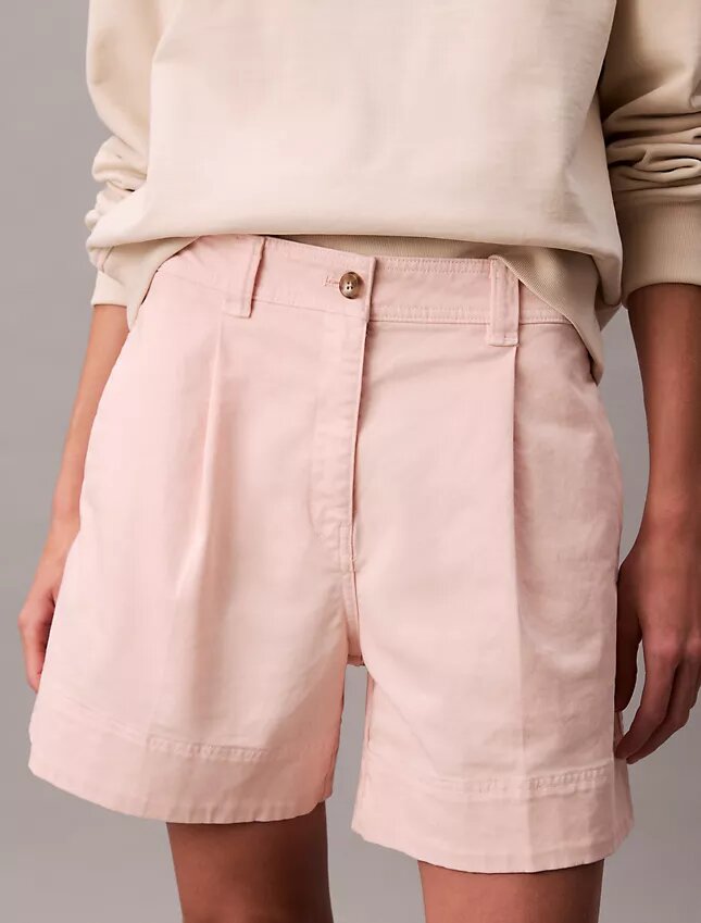 Calções Bermuda em sarja Cotton Stretch de algodão com pregas Calções Bermuda em sarja Cotton Stretch de algodão com pregas