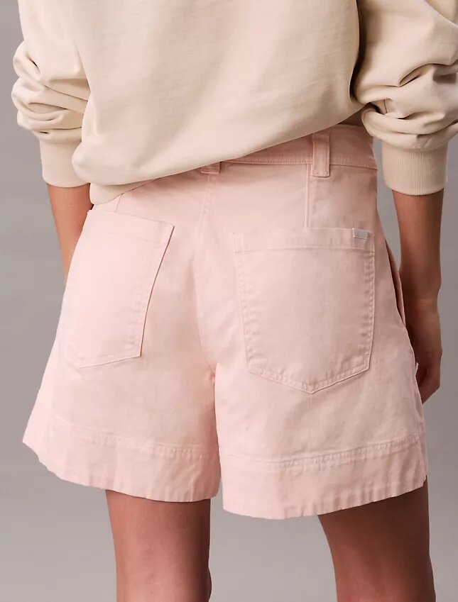 Calções Bermuda em sarja Cotton Stretch de algodão com pregas Calções Bermuda em sarja Cotton Stretch de algodão com pregas