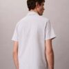 Camisa clássica com botões e riscas em tecido seersucker
