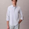 Camisa clássica com botões e tecido elástico