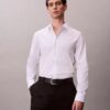 Camisa clássica com botões e tecido elástico