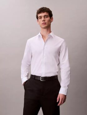Camisa clássica com botões e tecido elástico