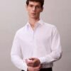 Camisa clássica com botões e tecido elástico