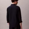 Camisa clássica com botões e tecido elástico
