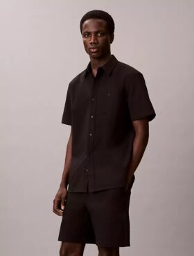 Camisa clássica com botões em seersucker