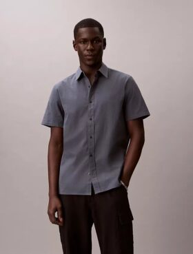 Camisa clássica com botões em seersucker