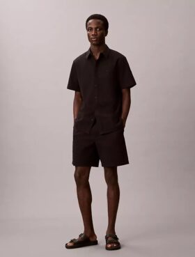 Camisa clássica com botões em seersucker