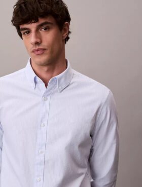 Camisa clássica de botões em oxford de algodão Cotton Stretch às riscas